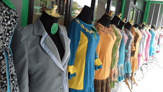 Proses pembuatan pola dan pemotongan kain