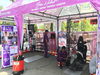 Praktik servis sepeda motor oleh siswa