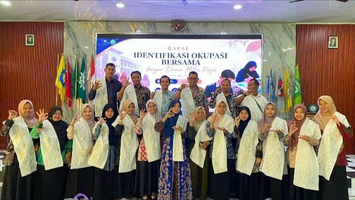 Perkuat Kompetensi Vokasi, Guru SMK Belajar Membatik Bersama Mitra Industri Batik Banaran